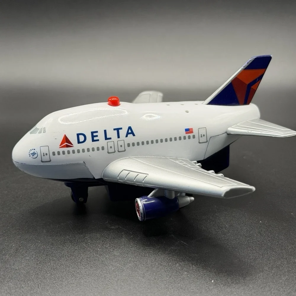 Realtoy Delta Airlines‎ pullback toy jet plane w/ light & sound New Batteries